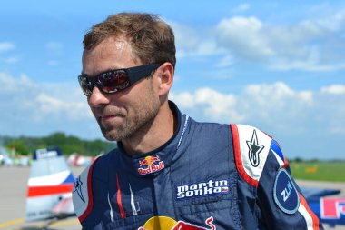 Pardubice, Çek Cumhuriyeti - 1 Haziran 2019: Aerobatik pilot Martin Sonka - Havacılık Fai
