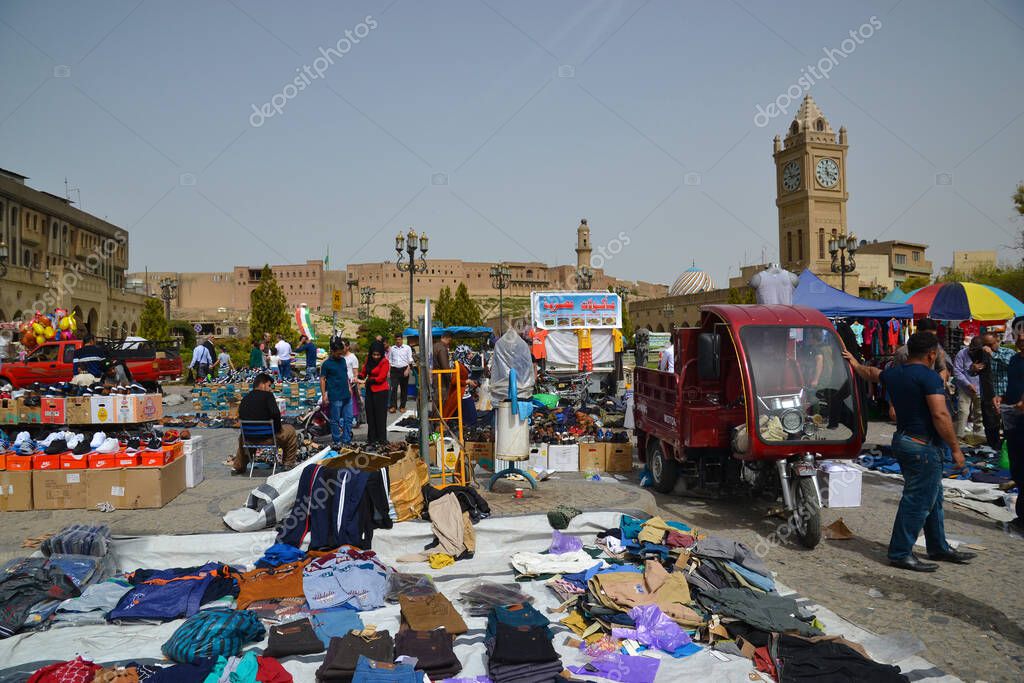 Erbil, Irak - 23 de marzo de 2018: Bazar callejero en el centro del