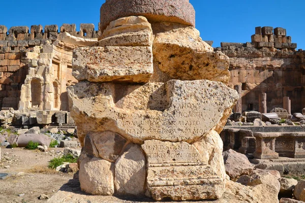 巴阿勒贝克或赫利奥波利斯的罗马废墟 在废墟上的罗马装饰细节 黎巴嫩东部富饶的贝卡谷地 — 图库照片