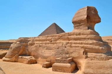 Giza 'nın Büyük Sfenksi, insan başlı bir hayvan şeklinde büyük bir heykel, kafasının ayrıntıları, Kahire, Mısır