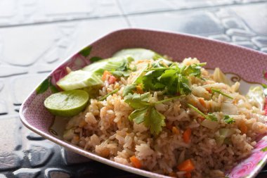 Kızarmış pirinç, Tayland yerel yemekleri.