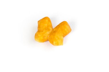 Kızarmış hamur çubuğu beyaz arkaplanda izole edilmiş..