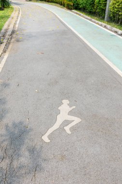 Açık hava parkında koşu pisti.