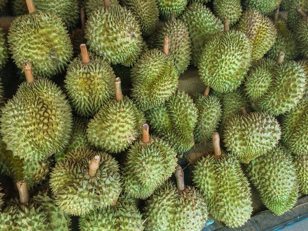 Tayland 'da yerel bir pazarda Durian tropikal meyvesi.