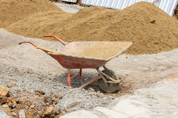 Carrinho Mão Canteiro Obras Com Areia Chão — Fotografia de Stock