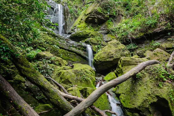 Sai Tip waterfall — Stock Photo, Image