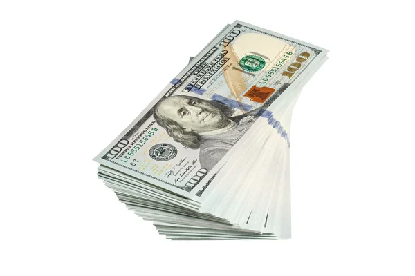 100 dolarlık banknotlar yığını üzerine beyaz izole