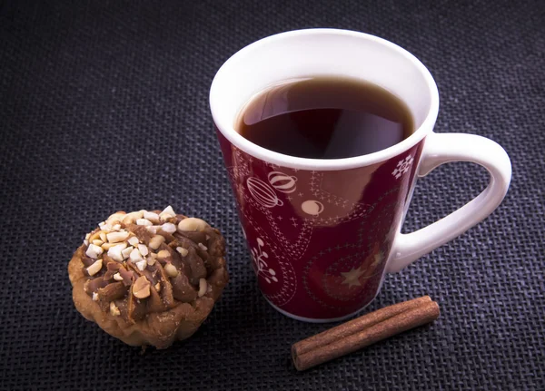 A cup of tea with biscuit and cinnamon — Stock Photo, Image