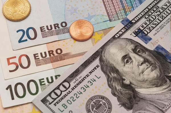 Foto de los billetes americanos y en euros —  Fotos de Stock