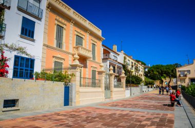 Palafrugell, Girona, İspanya 'da Renkli Koloni Sokağı