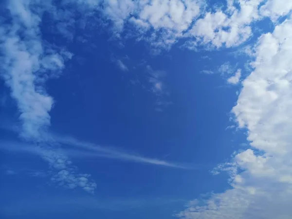 Altostratus Nuvens Brancas Céu Azul Fundo Natural Bela Natureza Ambiente — Fotografia de Stock