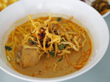 Khao Soi Tarifi, Körili Erişte Çorbası, Tavuklu Erişte Yemeği, Tayland yemeği