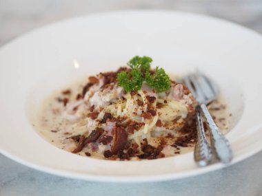 Tütsülenmemiş domuz pastırmalı spagetti, Pancetta, Guanciale Ağır Kreması, Carbonara soslu spagetti.