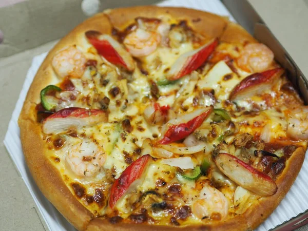 Pizza Zeevruchten Cocktailpan Bovenop Met Garnalen Krabben Ham Ananas Saus — Stockfoto