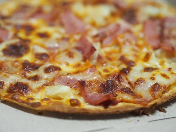 Pizza Havaiana Cima Com Presunto Bacon Abacaxi Molho Pizza Caixa — Fotografia de Stock