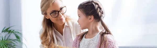 Little Girl Patient Talking Blonde Woman Psychologist Banner — Stock Photo, Image