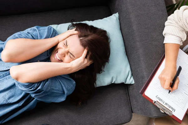 Brunette Woman Suffering Mental Problem Clenching Head Hands — Stock Photo, Image