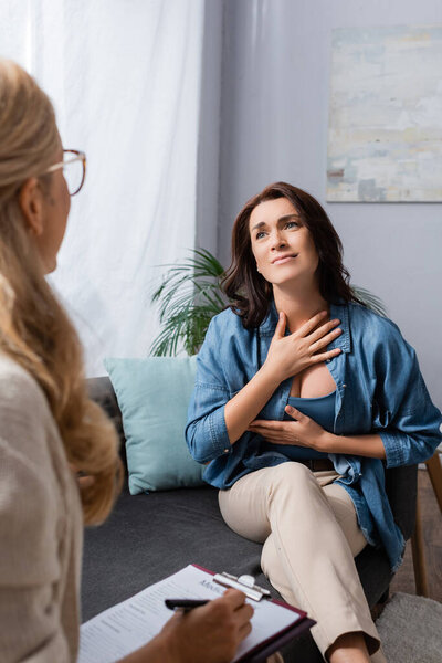brunette woman appreciating help of therapist
