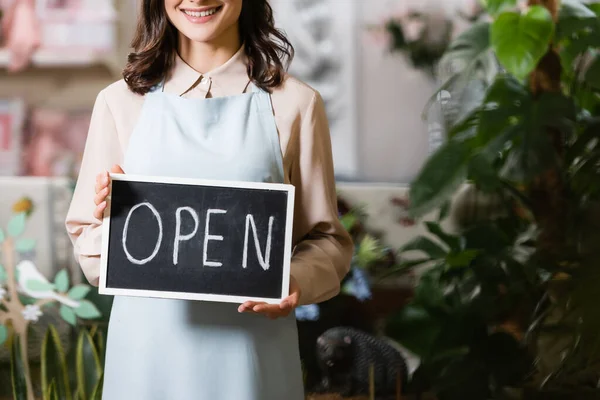 Cropped View Female Florist Holding Chalkboard Open Lettering Blurred Flower — Stock Photo, Image