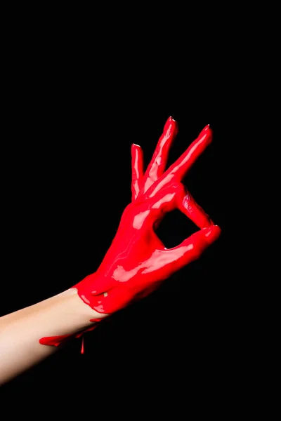 Przycięty Widok Ręcznie Malowane Czerwonej Farbie Pokazujące Znak Izolowany Czarno — Zdjęcie stockowe