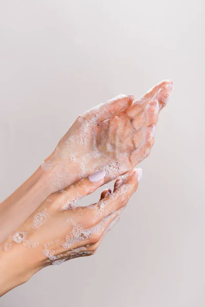 Vue Recadrée Femme Lavant Les Mains Isolées Sur Gris — Photo