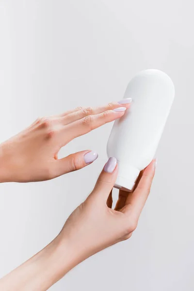 Bijgesneden Weergave Van Vrouw Houden Buis Van Hand Lotion Geïsoleerd — Stockfoto