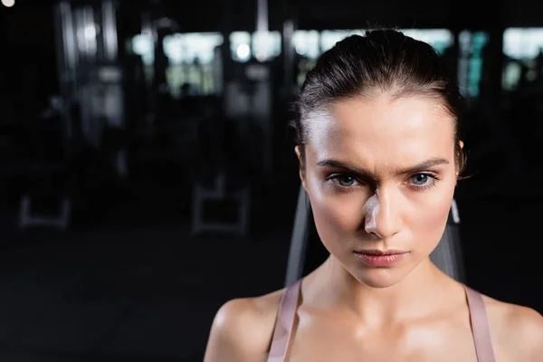 Portrait Confident Young Sportswoman Sports Center — Stock Photo, Image