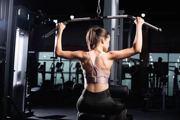 Back View Athletic Sportswoman Working Out Lat Machine Gym — Stock Photo, Image