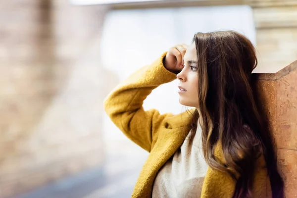 Young Woman Looking Away Touching Hair While Standing Wall Subway — Stock Photo, Image