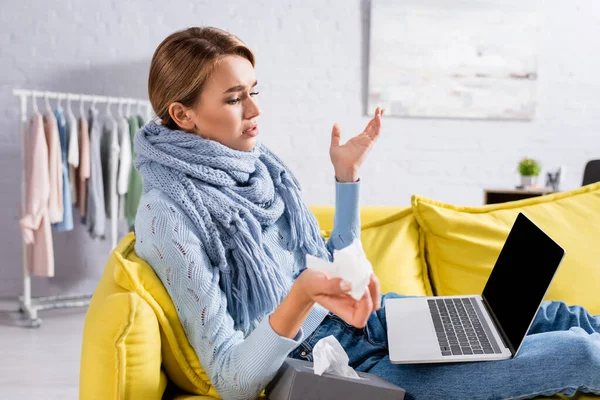 Ill Woman Holding Napkin While Having Video Call Laptop Home — Stock Photo, Image