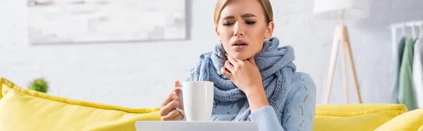 Diseased Woman Scarf Holding Cup Laptop Home Banner — Stock Photo, Image