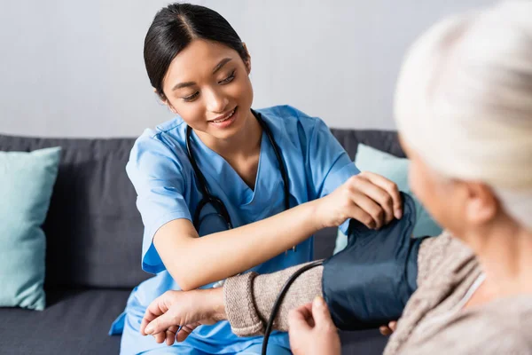 Young Asian Nurse Fixing Cuff Tonometer Arm Aged Woman Hospital — Stock Photo, Image