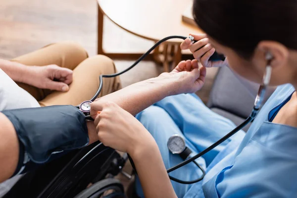 Partial View Nurse Measuring Blood Pressure Senior Patient Blurred Foreground — Stock Photo, Image