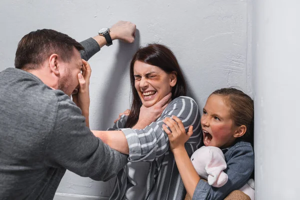 Abuser Choking Wife Bruises Screaming Kid Soft Toy — Stock Photo, Image
