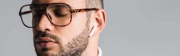 Bearded Man Eyeglasses Wireless Earphone Isolated Grey Banner — Stock Photo, Image