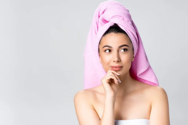 Mujer Hermosa Ensueño Con Toalla Pelo Aislado Gris —  Fotos de Stock