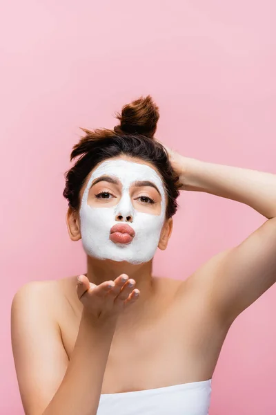 Beautiful Woman Clay Mask Face Blowing Kiss Isolated Pink — Stock Photo, Image