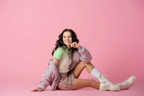 Happy Brunette Young Woman Stylish Winter Outfit Posing Floor Pink — Stock Photo, Image