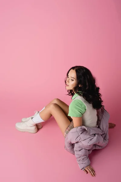 Brunette Young Woman Winter Outfit Posing Floor Pink Background — Stock Photo, Image