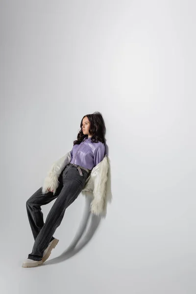 Brunette Young Woman Stylish White Faux Fur Jacket Posing Grey — Stock Photo, Image