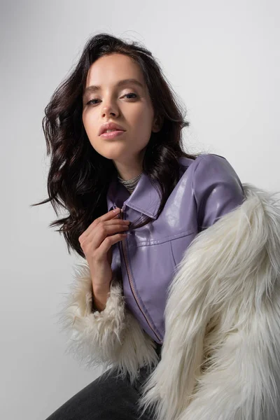 Brunette Young Woman Stylish White Faux Fur Jacket Posing Grey — Stock Photo, Image