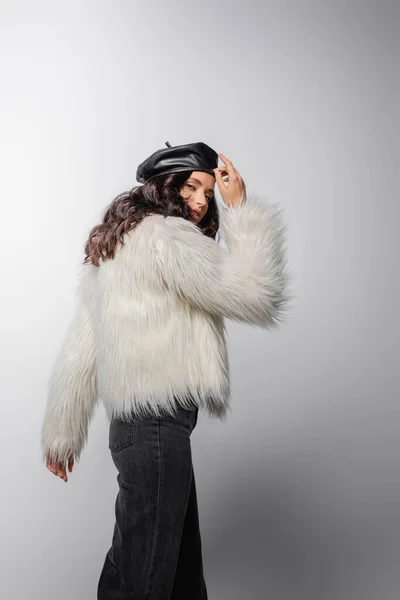 Brunette Young Woman Stylish White Faux Fur Jacket Leather Beret — Stock Photo, Image