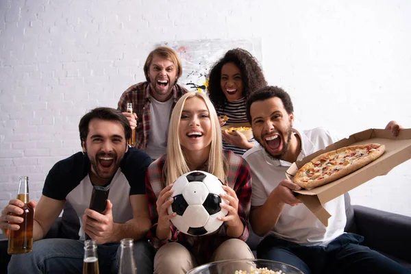 Excited Multiethnic Friends Watching Football Championship Beer Pizza Blurred Foreground — Stock Photo, Image