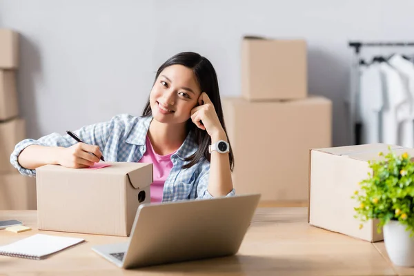 Smiling Asian Manager Charity Center Writing Box Sticky Note Laptop — Stock Photo, Image