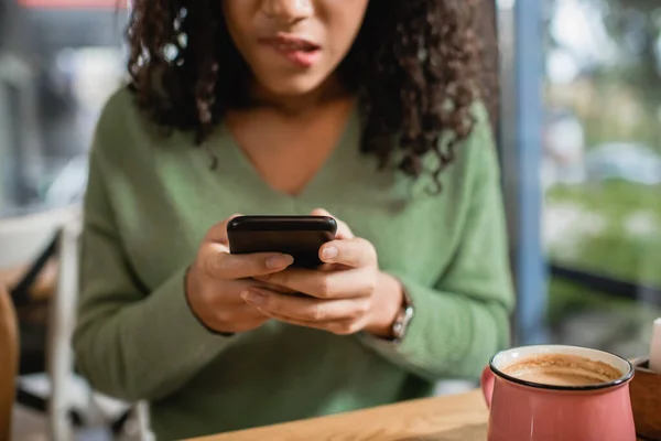 Cup Latte Worried African American Woman Biting Lips While Texting — Stock Photo, Image