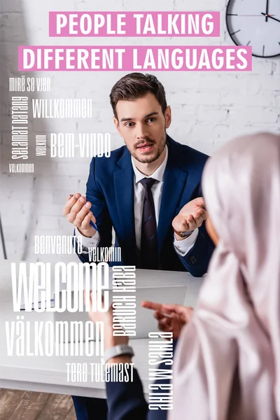 Tradutor Apontando Com Mão Enquanto Conversa Com Empresária Árabe Primeiro — Fotografia de Stock