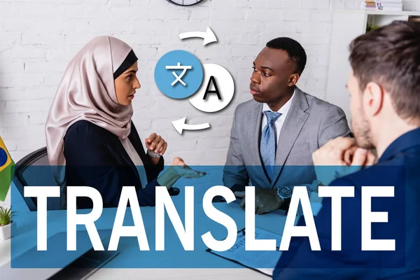 Arabian Businesswoman Pointing Hand While Talking Multicultural Business Partners Translate — Stock Photo, Image