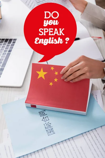 Cropped View Translator Opening Chinese Dictionary Paper Hieroglyphs You Speak — Stock Photo, Image