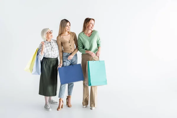 Longitud Completa Tres Generaciones Mujeres Felices Sosteniendo Bolsas Compras Mirando — Foto de Stock