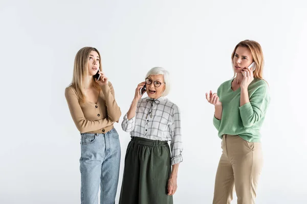 Três Gerações Mulheres Falando Smartphones Isolados Branco — Fotografia de Stock